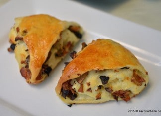 Trigoane cu ciuperci si bacon