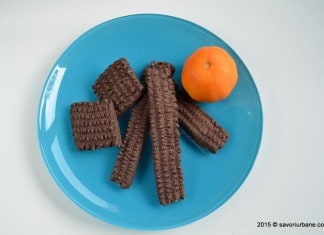Biscuiti spritati cu cacao, unt si portocale