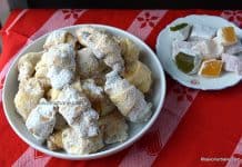 Cornulete fragede cu rahat din aluat cu unt sau untura – REȚETA VIDEO Cornulete fragede cu rahat din aluat cu unt sau untura reteta savori urbane 1