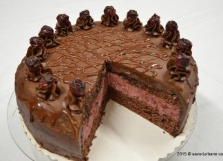 Tort de ciocolata cu mousse de visine