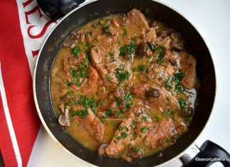Escalop de porc cu ciuperci (rețeta video) de mancare de ciuperci cu carne si sos cremos Escalop de porc cu ciuperci - mancare de ciuperci cu carne si sos reteta savori urbane