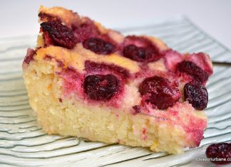 Budinca de gris cu visine, cirese, piersici, caise sau fructe de padure – la cuptor Budinca de gris cu visine, cirese, piersici, caise sau fructe de padure - la cuptor savori urbane