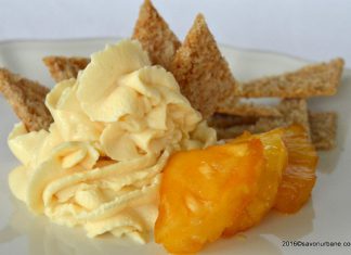 Crema de branza cu ananas caramelizat si Finn Crisp