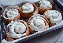 Rulouri cu scortisoara si glazura – Cinnamon Rolls Rulouri cu scortisoara si glazura alba - Cinnamon Rolls reteta savori urbane