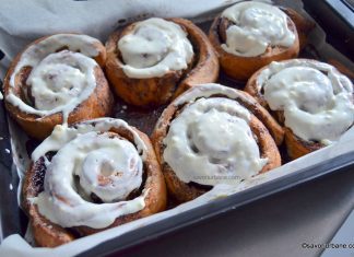 Rulouri cu scortisoara si glazura – Cinnamon Rolls Rulouri cu scortisoara si glazura alba - Cinnamon Rolls reteta savori urbane