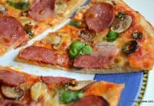 Pizza cu salam, ciuperci si masline reteta de pizza salame e funghi cea mai buna pizza de casa cu ciuperci salam mozzarella masline
