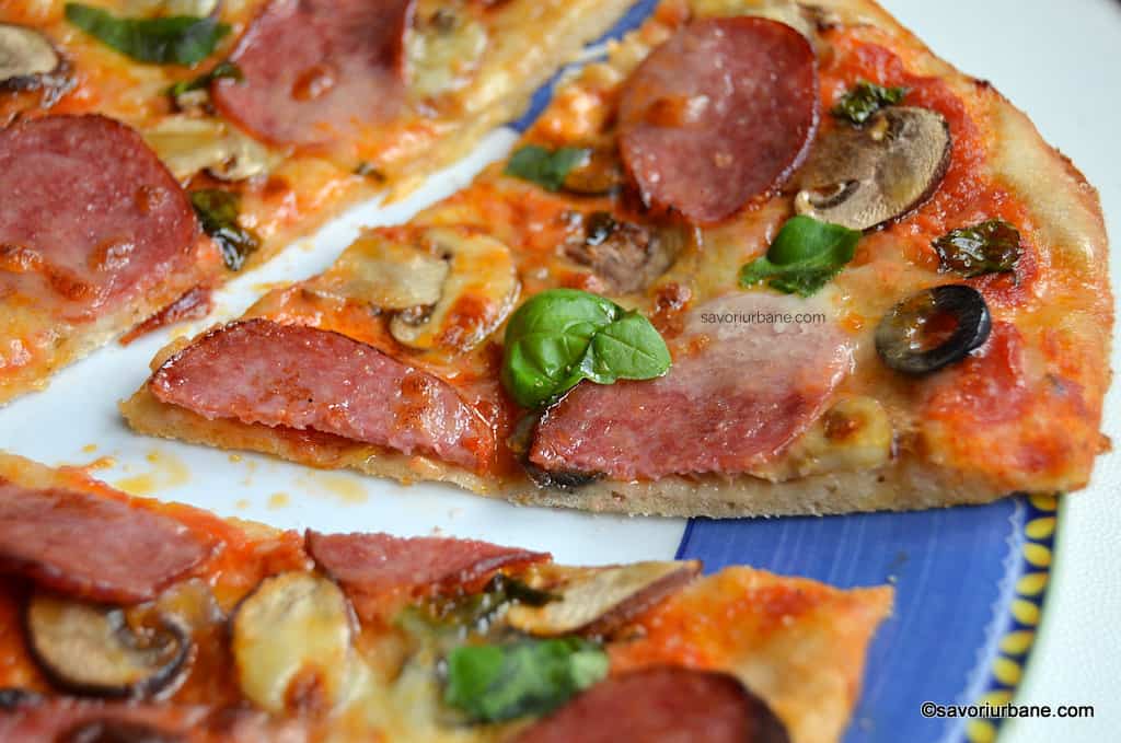 cea mai buna pizza de casa cu ciuperci salam mozzarella masline