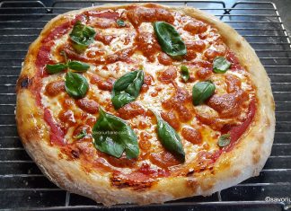 Pizza Margherita – reteta clasica italiana – cea mai simplă pizza cea mai buna reteta de pizza de casa cu mozzarella rosii busuioc