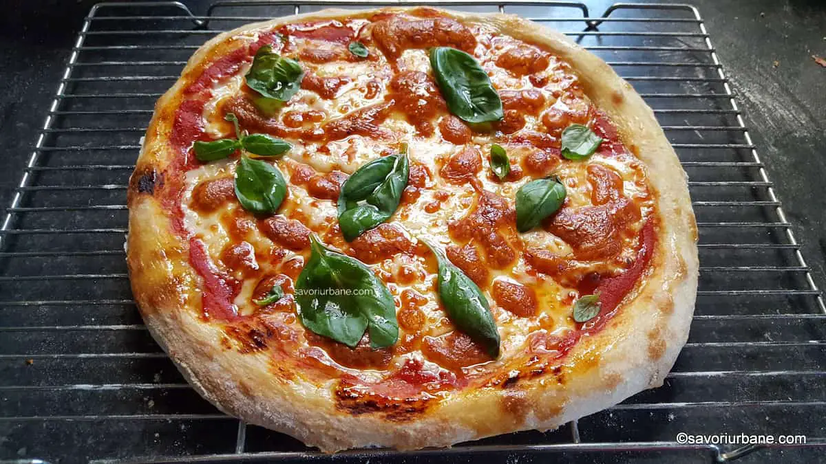 cea mai buna reteta de pizza de casa cu mozzarella rosii busuioc