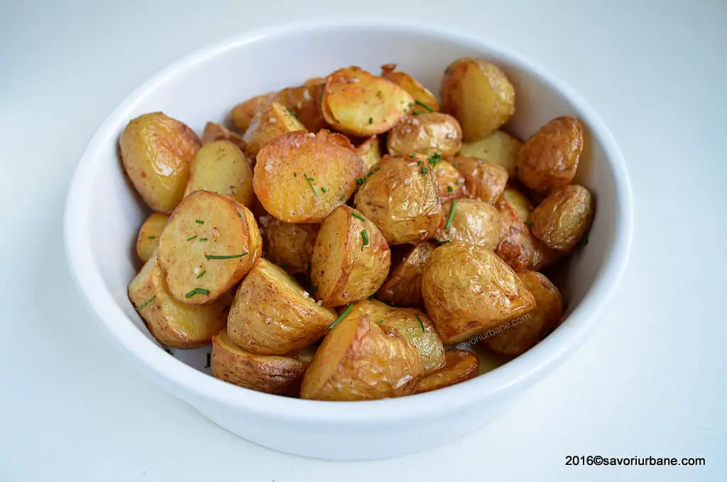 Cartofi noi la cuptor - aurii si gustosi - cartofi prajiti la cuptor Savori Urbane (1)
