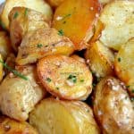 Cartofi noi la cuptor – aurii si gustosi – reteta de cartofi prajiti la cuptor