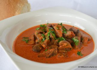 Papricas de ciuperci cu smantana sau de post – reteta de mancare de ciuperci