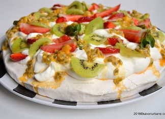 Pavlova reteta traditionala cu capsuni, kiwi si fructul pasiunii (maracuja) Pavlova reteta traditionala cu capsuni, kiwi si fructul pasiunii (maracuja) savori urbane