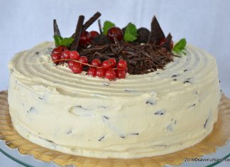Tort Stracciatella cu crema mascarpone si ciocolata Tort stracciatella crema mascarpone si ciocolata Savori Urbane (1)