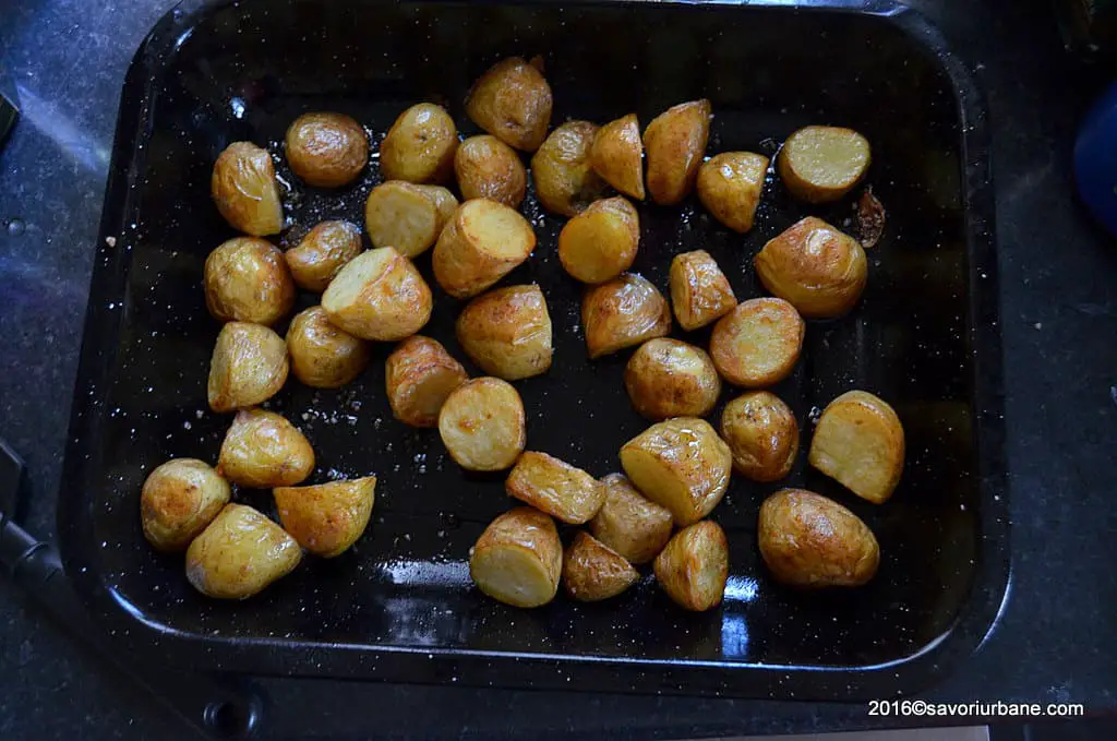 cum se fac cartofii noi la cuptor (3)