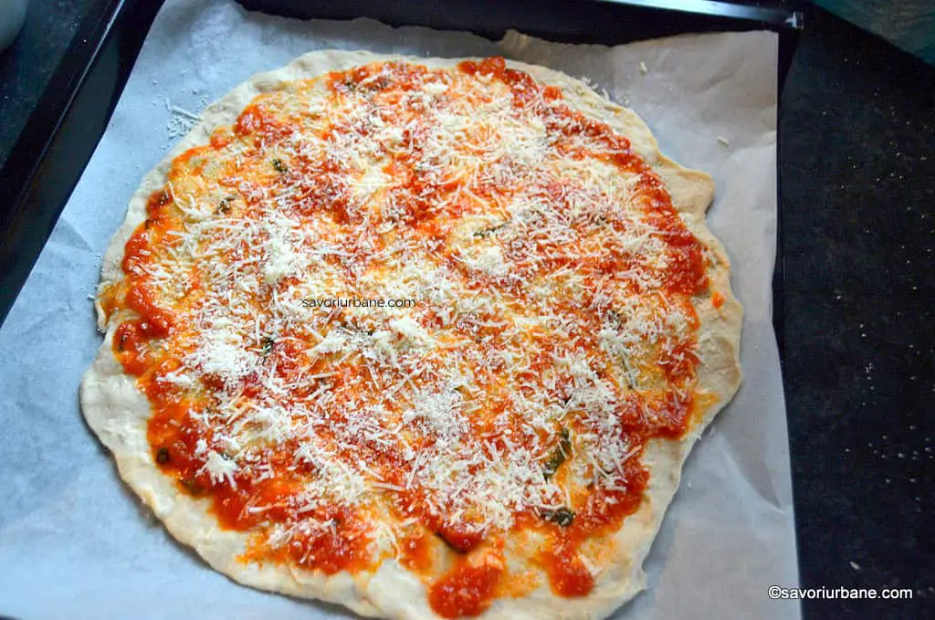 cum se face reteta de pizza quattro formaggi originala italiana (2)