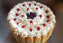 Tort Diplomat cu fructe si frisca – reteta clasica reteta tort diplomat cu piscoturi frisca fructe savori urbane (2)