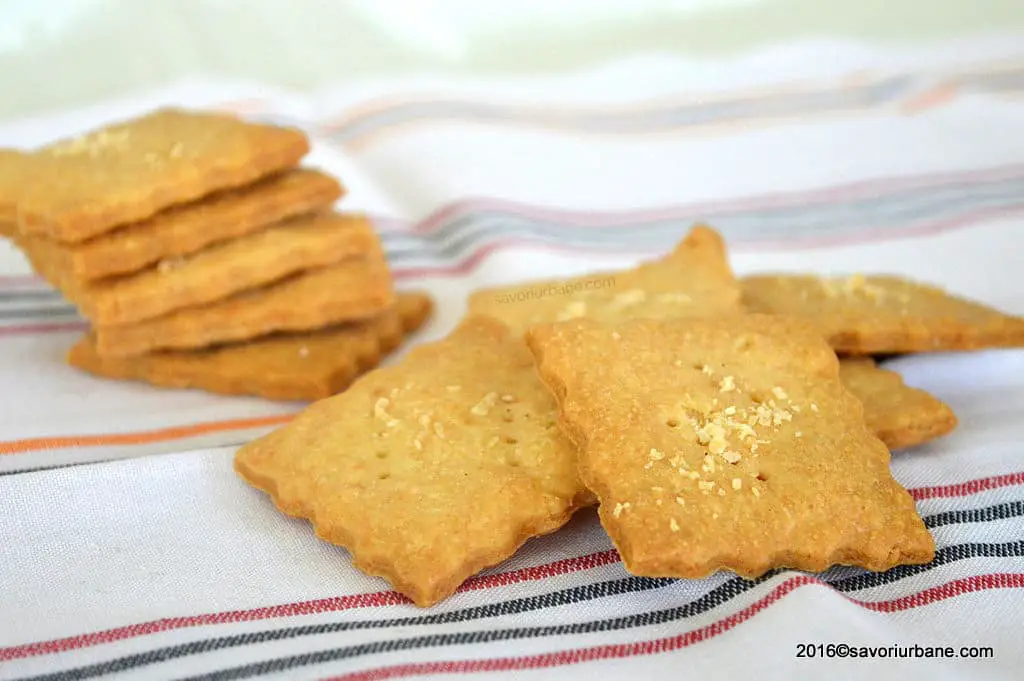 Biscuiti sarati cu parmezan crackers de casa Savori Urbane (2)