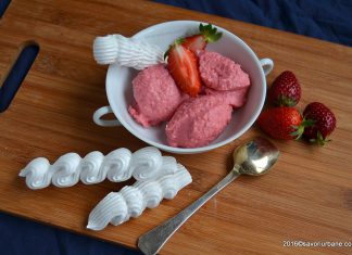 Inghetata de capsuni cu iaurt si miere – reteta rapida