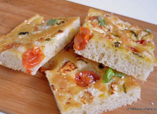Reteta de focaccia – simpla sau cu rosii si ierburi aromatice