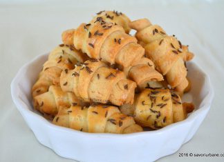 Cornulete fragede cu parmezan