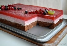 Cheesecake cu capsuni, zmeura sau fructe de padure Cheesecake cu capsuni si jeleu fara coacere (2)