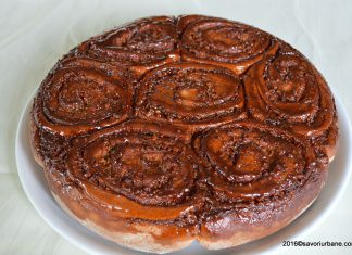 Cozonac Rosenkranz cu nuca si caramel (zahar ars)