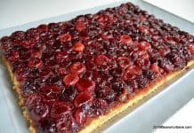 Prajitura rasturnata cu visine si cirese cu caramel si pandispan pufos