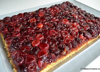 Prajitura rasturnata cu visine si cirese cu caramel si pandispan pufos