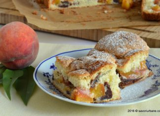 Prajitura pufoasa cu nectarine si cacao
