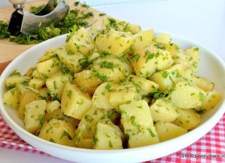 Cartofi natur cu unt si patrunjel reteta veche Cartofi natur cu unt si patrunjel reteta veche savori urbane