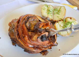 Ciolan de porc copt cu usturoi