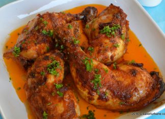 Pulpe de pui cu sos de rosii (bulion) si usturoi la cuptor