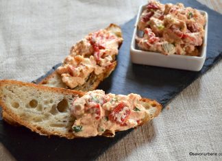 Crema de branza cu ardei copt si usturoi Crema de branza cu ardei copt si usturoi reteta savori urbane