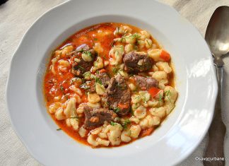 Tocanita de vitel cu galuste de faina reteta de papricas de vita Tocanita de vitel cu galuste de faina reteta de papricas de vita savori urbane