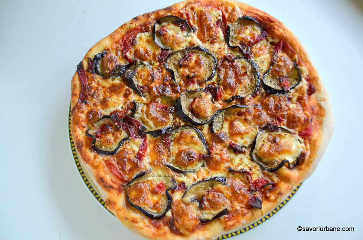 cea mai buna pizza cu vinete usturoi ardei copti mozzarella