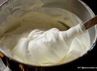 Cum se bate frisca naturala din smantana? Tutorial VIDEO + rețeta de cremă Chantilly Cum se bate frisca naturala din smantana reteta pas cu pas