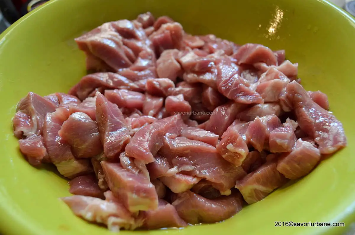 ceafa-de-porc-marinata-rapid-cu-ulei-si-condimente