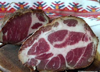 Ceafa afumata baituita de porc – mezel de casa
