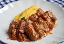 Sarmalute moldovenesti traditionale din varza acra si carne reteta de sarmale mai mici decat degetul mic