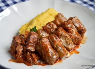 Sarmalute moldovenesti traditionale din varza acra si carne reteta de sarmale mai mici decat degetul mic