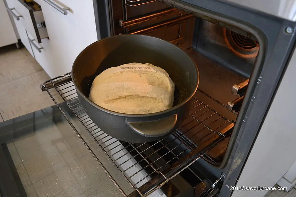 cum se coace paine in oala cu capac (1)