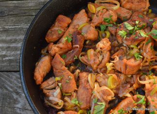 Tigaie cu porc, praz si rosii la minut – reteta rapida cu muschiulet de porc reteta rapida porc la tigaie savori urbane