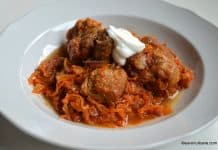 Varza acra calita cu carne de porc – Székely gulyás sau gulas secuiesc Varza calita cu carne de porc - Székely gulyás sau pomana porcului reteta savori urbane