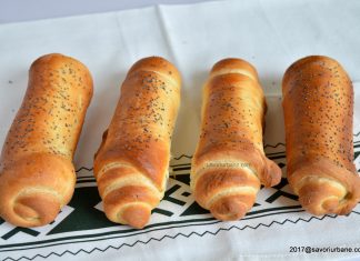 Cornuri moi pentru hotdog de casa sau sandvisuri Cornuri moi pentru hotdog de casa