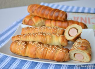 Covridog – reteta de crenvursti in aluat Covridog reteta de crenvursti in aluat