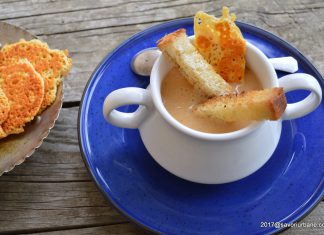 Supa de cascaval cu crutoane crocante Supa de cascaval