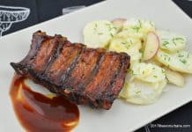 Coaste de porc marinate – la cuptor sau gratar cu sos BBQ Coaste de porc marinate - la cuptor sau gratar BBQ savori urbane