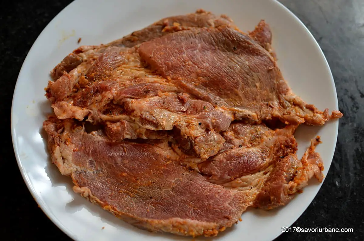 ceafa marinata de porc pregatita pentru gratar
