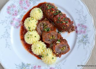 Rulouri de vita cu sos de rosii si vin Rulouri de vita cu sos de rosii reteta savori urbane